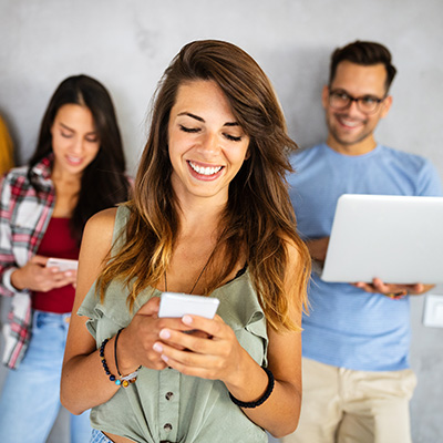 A Online Marketing kiképzés mellé örökös Facebook szakmai csoporttagságot is kapsz, amitől a legjobb lesz